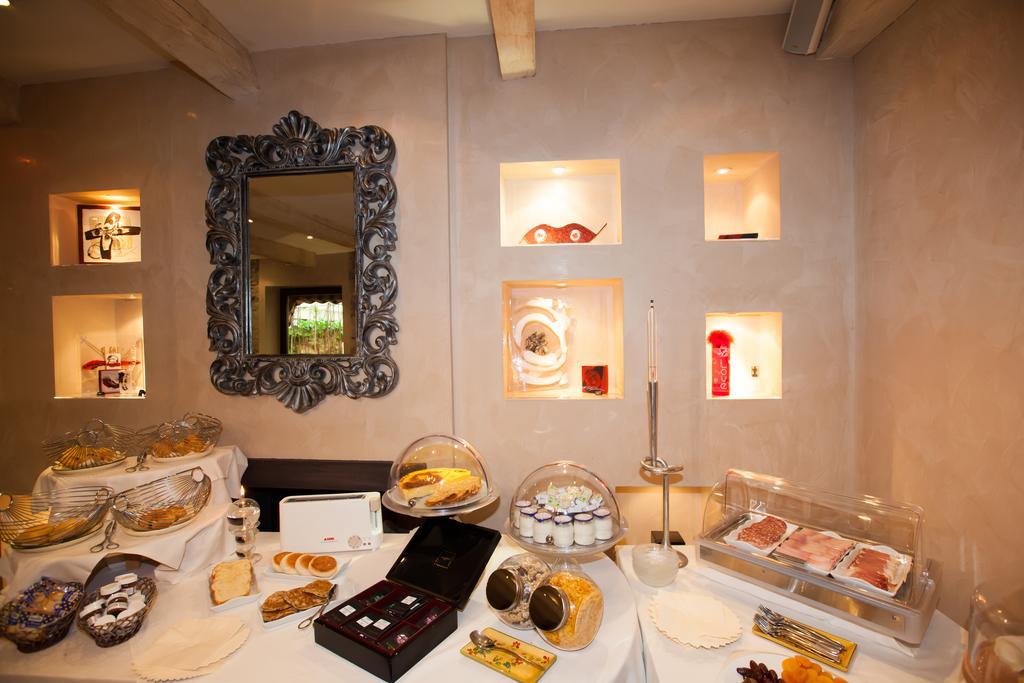 Paris Rome Hotel Ментона Екстериор снимка