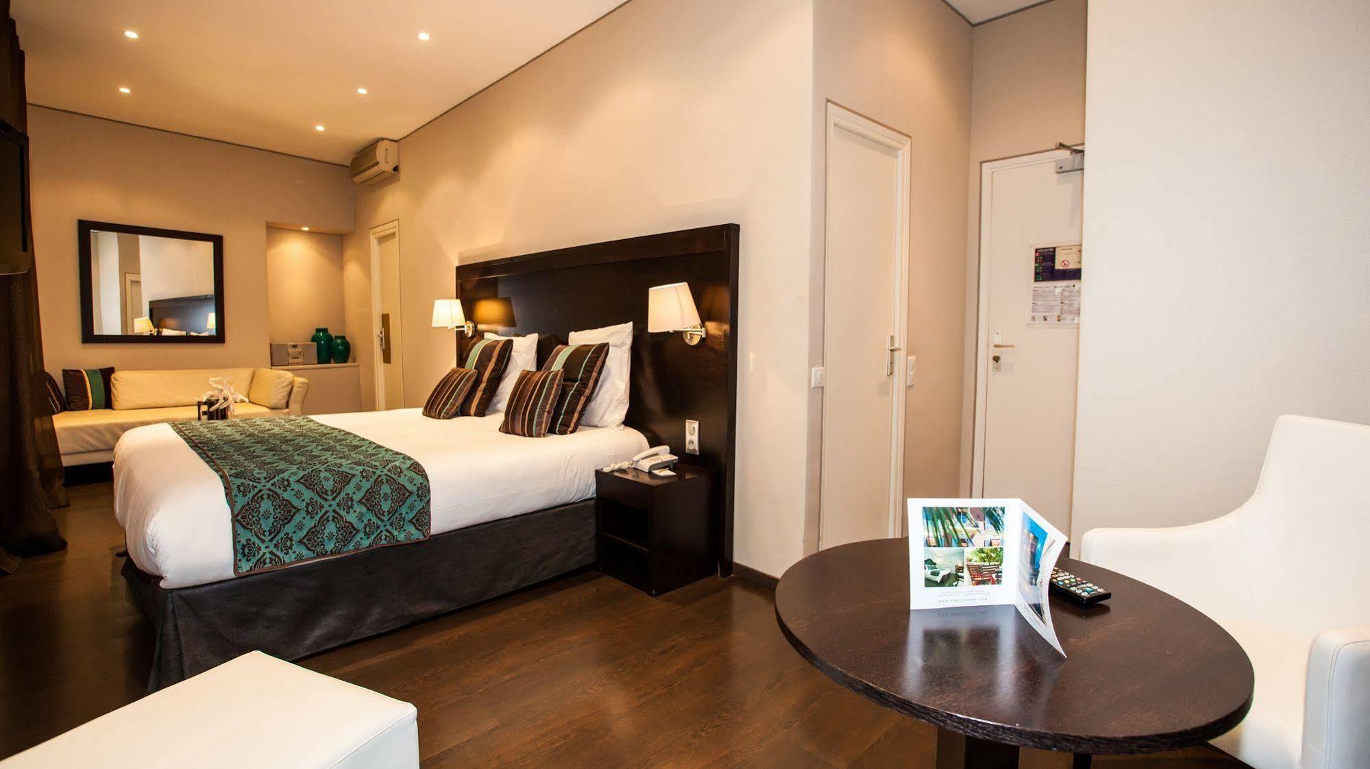 Paris Rome Hotel Ментона Екстериор снимка