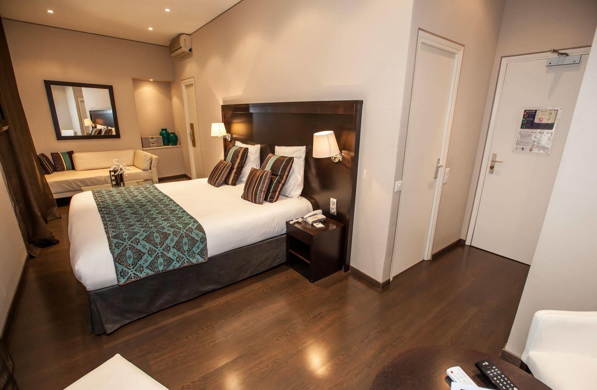 Paris Rome Hotel Ментона Екстериор снимка